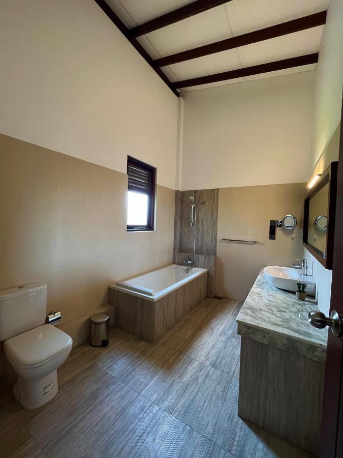 Driftwood Villa Pamunugama Extérieur photo